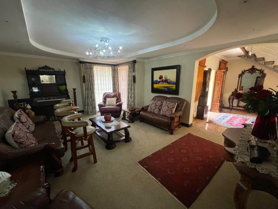 5 Bedroom Property for Sale in Christiana North West